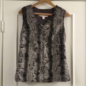 Chelsea & Violet Faux Fur Vest S